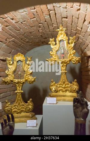 Concattedrale della Santissima Annunziata Kathedrale, Krypta, Ausstellung sakraler Kunst, Todi, Umbrien, Italien, Europa Stockfoto