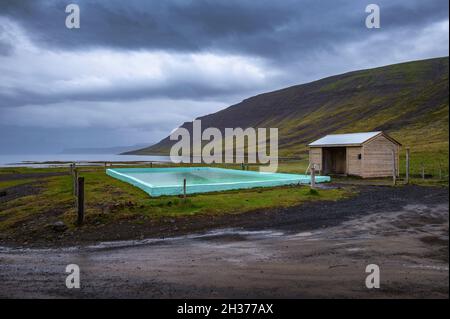 Reykjafjardarlaug Hot Pool in den Westfjorden, Island Stockfoto