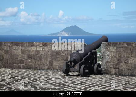 Der alte restaurierte britische Kanon bei der Brimstone Hill Fortress in St. Kitts und Nevis in Westindien Stockfoto