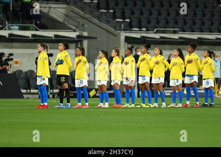 26. Oktober 2021; CommBank Stadium, Parramatta, New South Wales, Australien; Frauen International Football Friendly, Australien gegen Brasilien; Brasilien steht für ihre Nationalhymne Stockfoto