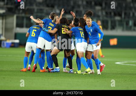 26. Oktober 2021; CommBank Stadium, Parramatta, New South Wales, Australien; Für Frauen: International Football Friendly, Australien gegen Brasilien; brasilianische Spieler in der Huddle Stockfoto