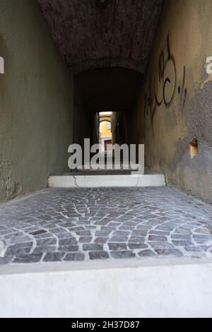 Kleine Gasse in Salo am Gardasee Stockfoto