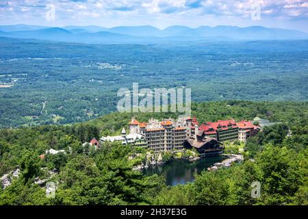 Panoramablick auf das Mohonk Mountain House von Sky top, im Bundesstaat New York Stockfoto