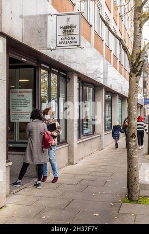 Cork, Irland. Oktober 2021. Das Cork Passport Office nahm heute seinen dringenden Termindienst wieder auf. Die irische Regierung erwartet in den kommenden Monaten eine dramatische Zunahme der Anträge. Quelle: AG News/Alamy Live News Stockfoto