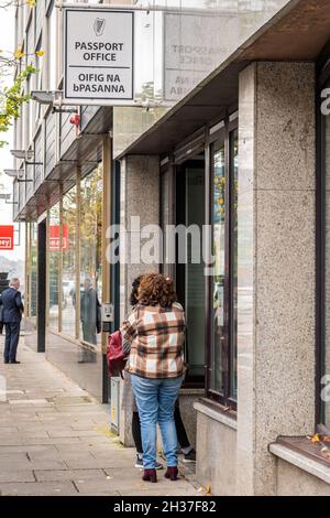 Cork, Irland. Oktober 2021. Das Cork Passport Office nahm heute seinen dringenden Termindienst wieder auf. Die irische Regierung erwartet in den kommenden Monaten eine dramatische Zunahme der Anträge. Quelle: AG News/Alamy Live News Stockfoto