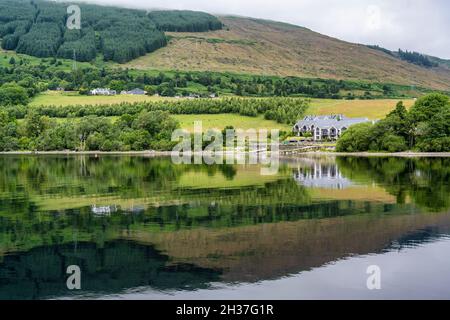 Loch Tay Reflections in der Nähe von Kenmore in Highland Perthshire, Schottland, Großbritannien Stockfoto