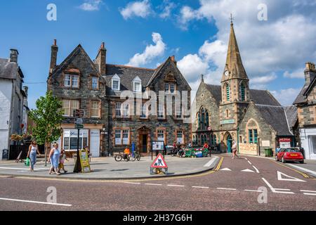 The Square im Stadtzentrum von Aberfeldy, in Highland Perthshire, Schottland, Großbritannien Stockfoto