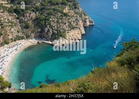 Schöner Strand an der Mittelmeerküste Reiseziel Cala de la Granadella Spanien Stockfoto