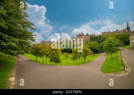Princes Street Gardens, wunderschöner Park in Edinburgh. Stockfoto
