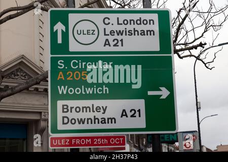 ULEZ wird am 25. Oktober 2021 an der Kreuzung mit Rushy Green in Lewisham auf die South Circular Road (A205) ausgeweitet, jedoch nicht auf die. Stockfoto