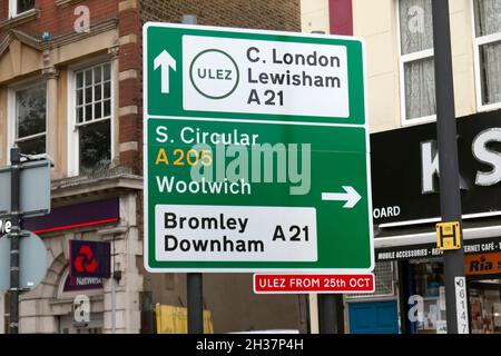 ULEZ wird am 25. Oktober 2021 an der Kreuzung mit Rushy Green in Lewisham auf die South Circular Road (A205) ausgeweitet, jedoch nicht auf die. Stockfoto