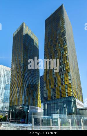 LAS VEGAS, NEVADA, USA - 1. AUGUST: Blick auf schiefe Wohnblocks in Las Vegas, Nevada, USA, am 1. August 2011 Stockfoto