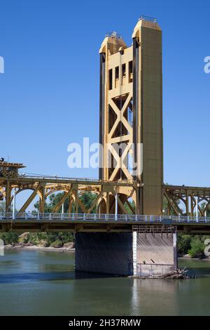 SACRAMENTO, CALIFORNIA, USA - AUGUST 5 : Nahaufnahme der Tower Bridge in Sacramento, California, USA am 5. August 2011 Stockfoto