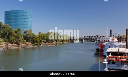 SACRAMENTO, KALIFORNIEN, USA - AUGUST 5 : Blick auf den Sacramento River in Sacramento, Kalifornien, USA am 5. August 2011 Stockfoto