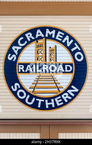 SACRAMENTO, CALIFORNIA, USA - AUGUST 5 : Schild Sacramento Southern Railroad im historischen Zentrum von Sacramento, Kalifornien, USA am 5. August 2011 Stockfoto