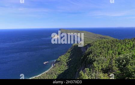 Luftaufnahme vom Aussichtspunkt Mont-St-Alban im Forillon National Park, Gaspe Peninsula, Quebec, Kanada Stockfoto