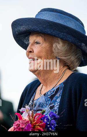 Dordrecht, Niederlande, 26. Oktober 2021, Prinzessin Beatrix der Niederlande in Dordrecht, am 26. Oktober 2021, um die Prins Claus brug zu öffnen, die Fußgänger- und Fahrradbrücke über den Wantij verbindet den neuen Stadtteil Stadswerf mit dem Stadtzentrum Foto: Albert Nieboer/Niederlande OUT/Point de Vue OUT Stockfoto