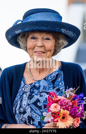 Dordrecht, Niederlande, 26. Oktober 2021, Prinzessin Beatrix der Niederlande in Dordrecht, am 26. Oktober 2021, um die Prins Claus brug zu öffnen, die Fußgänger- und Fahrradbrücke über den Wantij verbindet den neuen Stadtteil Stadswerf mit dem Stadtzentrum Foto: Albert Nieboer/Niederlande OUT/Point de Vue OUT Stockfoto