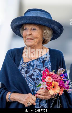 Dordrecht, Niederlande, 26. Oktober 2021, Prinzessin Beatrix der Niederlande in Dordrecht, am 26. Oktober 2021, um die Prins Claus brug zu öffnen, die Fußgänger- und Fahrradbrücke über den Wantij verbindet den neuen Stadtteil Stadswerf mit dem Stadtzentrum Foto: Albert Nieboer/Niederlande OUT/Point de Vue OUT Stockfoto