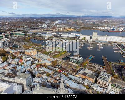 Quebec, Kanada - Oktober 20 2021 : Luftaufnahme des alten Hafens von Quebec City. Stockfoto