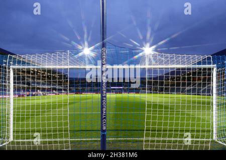 LONDON, GROSSBRITANNIEN. 26. OKTOBER QPR Stadium vor dem Carabao Cup Spiel zwischen Queens Park Rangers und Sunderland im Kiyan Prince Foundation Stadium., London am Dienstag, 26. Oktober 2021. (Kredit: Ian Randall | MI News) Kredit: MI News & Sport /Alamy Live News Stockfoto