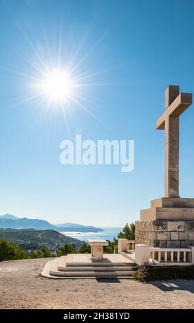 Überqueren Sie die Spitze des Hügels in Dubrovnik, Kroatien. Stockfoto