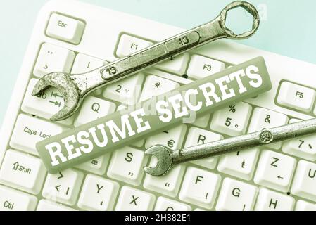 Schreiben mit Anzeige von Text Geheimnisse fortsetzen. Überblick über das Unternehmen Tipps, wie Sie erstaunliche Lebenslauf herausragen Biographie Typisierung Programm funktional Stockfoto