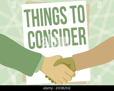 Hand schreiben Zeichen Dinge zu beachten. Wort geschrieben auf Denken Sie sorgfältig vor allem in Entscheidungen zwei Männer mit leerem Papier schütteln zeichnen Stockfoto
