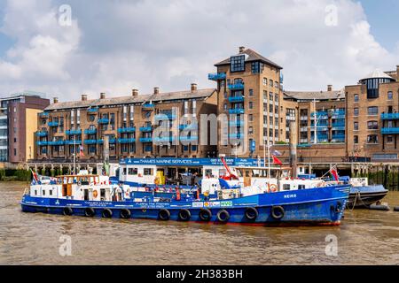 Thames Marine Services Pier, River Thames, London, Großbritannien. Stockfoto