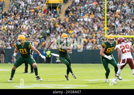 24. Oktober 2021: Green Bay Packers Wide Receiver Equanimeous St. Brown #19 läuft nach einem Fang während des NFL-Fußballspiels zwischen dem Washington Football Team und den Green Bay Packers auf dem Lambeau Field in Green Bay, Wisconsin. Stockfoto