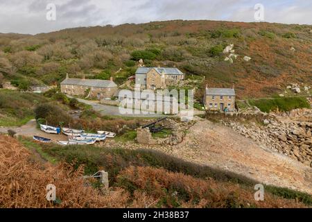 Penberth Cove in Cornwall, unberührte eine ruhigen traditionellen Arbeitsfischerdorf auf der Halbinsel Lands End Stockfoto