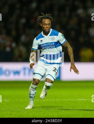 LONDON, GROSSBRITANNIEN. 26. OKTOBER: Moses Odubajo von QPR während des Carabao Cup-Spiels zwischen Queens Park Rangers und Sunderland im Kiyan Prince Foundation Stadium, London am Dienstag, 26. Oktober 2021. (Kredit: Ian Randall | MI News) Kredit: MI News & Sport /Alamy Live News Stockfoto