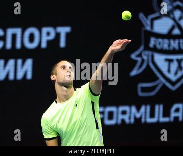 St. Petersburg, Russland. Oktober 2021. Laslo Djere aus Serbien im Einsatz beim Tennisturnier St. Petersburg Open 2021 gegen Ilya Iwashka aus Weißrussland in der Sibur Arena.Endstand; Laslo Djere 0:2 Ilya Iwashka. (Foto von Maksim Konstantinov/SOPA Images/Sipa USA) Quelle: SIPA USA/Alamy Live News Stockfoto