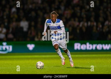 LONDON, GROSSBRITANNIEN. 26. OKTOBER QPR's Osman Kakay auf dem Ball während des Carabao Cup Spiels zwischen Queens Park Rangers und Sunderland im Kiyan Prince Foundation Stadium., London am Dienstag, 26. Oktober 2021. (Kredit: Ian Randall | MI News) Kredit: MI News & Sport /Alamy Live News Stockfoto