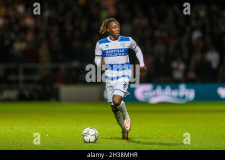 LONDON, GROSSBRITANNIEN. 26. OKTOBER QPR's Osman Kakay auf dem Ball während des Carabao Cup Spiels zwischen Queens Park Rangers und Sunderland im Kiyan Prince Foundation Stadium., London am Dienstag, 26. Oktober 2021. (Kredit: Ian Randall | MI News) Kredit: MI News & Sport /Alamy Live News Stockfoto