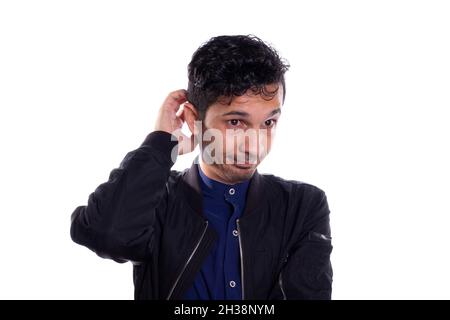 Enttäuscht und satt Mann isoliert auf weißem Hintergrund. Satt und müde junge Erwachsene latein Mann zeigt enttäuschten Ausdruck. Stockfoto