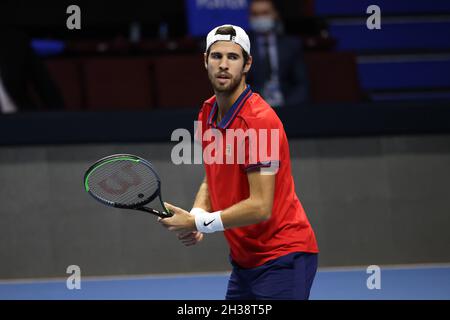 St. Petersburg, Russland. Oktober 2021. Karen Chatschanov aus Russland in Aktion gesehen Karen Chatschanov, Andrey Rublev aus Russland gegen Daniil Golubev, Jewgeni Tiurnev aus Russland bei den St. Petersburg Open, Tennisturnier 2021 in der Sibur Arena.Endergebnis: (Karen Chatschanov, Andrey Rublev 2 - 0 Daniil Golubev, Evgenii Tiurnev) Kredit: SOPA Images Limited/Alamy Live News Stockfoto