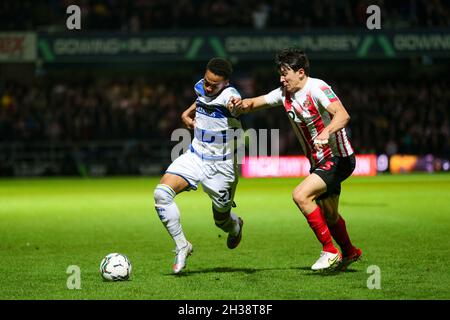 LONDON, GROSSBRITANNIEN. 26. OKTOBER: Chris Willock von QPR beim Angriff während des Carabao Cup-Spiels zwischen Queens Park Rangers und Sunderland im Kiyan Prince Foundation Stadium, London am Dienstag, 26. Oktober 2021. (Kredit: Ian Randall | MI News) Kredit: MI News & Sport /Alamy Live News Stockfoto