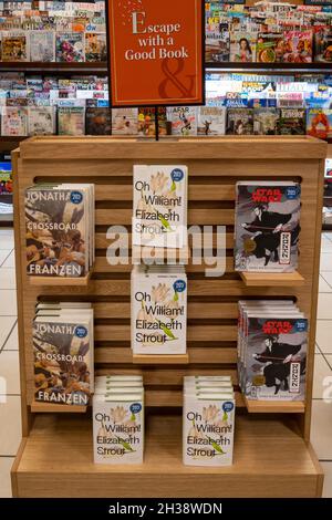 Barnes & Noble Booksellers auf der Fifth Avenue in New York City hat eine große Auswahl an Produkten, USA Stockfoto