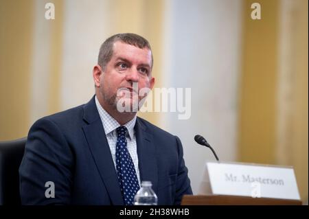 Washington, Vereinigte Staaten. Oktober 2021. Matt Masterson, Non-Resident Fellow, Internet Observatory, Stanford University, erscheint am Dienstag, den 26. Oktober 2021, im Russell Senate Office Building in Washington, DC, vor einem Senatsausschuss für Regeln und Verwaltung zu einer Anhörung zur Untersuchung aufkommender Bedrohungen der Wahlverwaltung. Kredit: Rod Lampey/CNP/dpa/Alamy Live Nachrichten Stockfoto