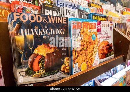 Barnes & Noble Booksellers auf der Fifth Avenue in New York City hat eine große Auswahl an Produkten, USA Stockfoto
