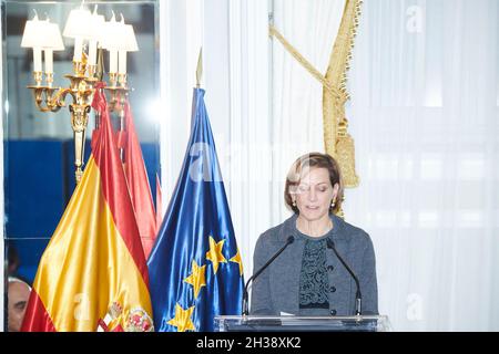 Madrid, Madrid, Spanien. Oktober 2021. Anne Applebaum nimmt am 26. Oktober 2021 an den Journalistenpreisen „Francisco Cerecedo“ im Mandarin Oriental Ritz Hotel in Madrid Teil (Bildquelle: © Jack Abuin/ZUMA Press Wire) Stockfoto