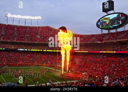 KANSAS CITY, USA - 30. Aug 2015: Die Kansas City Chiefs eröffnen das Feld, USA Stockfoto