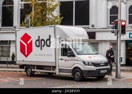 DPD Lieferwagen im Zentrum von Cork, Irland, geparkt. Stockfoto