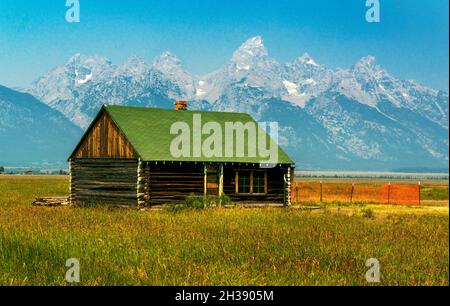 Scheune in der Mormon Row, frühe Siedlungsstrukturen, Jackson Hole Valley, Grand Teton National Park, Wyoming Stockfoto