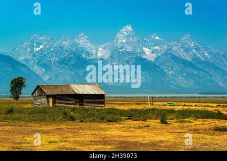 Scheune in der Mormon Row, frühe Siedlungsstrukturen, Jackson Hole Valley, Grand Teton National Park, Wyoming Stockfoto