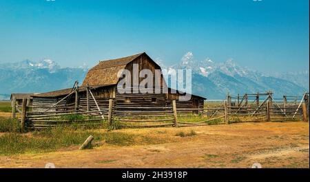 John Moulton Barn in der Mormon Row, Jackson Hole Valley, Grand Teton National Park, Wyoming Stockfoto