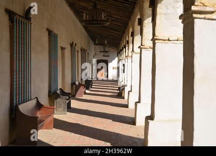 Die historische Mission San Miguel Arcángel wurde 1797 in San Miguel CA gegründet Stockfoto