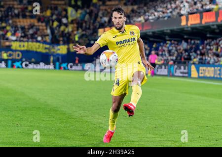 Villarreal, Spanien. Oktober 2021. Alfonso Pedraza von Villarreal CF in Aktion während der spanischen La Liga, Fußballspiel zwischen Villarreal CF und Cadiz CF im Estadio de la Ceramica. (Endergebnis; Villarreal CF 3:3 Cádiz CF) (Foto: Xisco Navarro/SOPA Images/Sipa USA) Quelle: SIPA USA/Alamy Live News Stockfoto