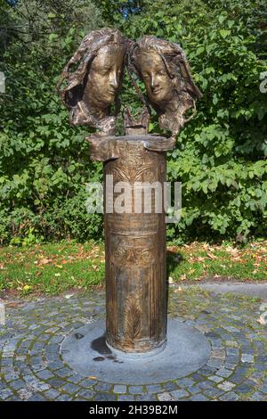 Skulpturen von Joseph Michael Neustifter, Denkmal der Liebe, Herzog Albrecht III. Und Agnes Bernauer vor Schloss Blutenburg, Obermenzing, München Stockfoto